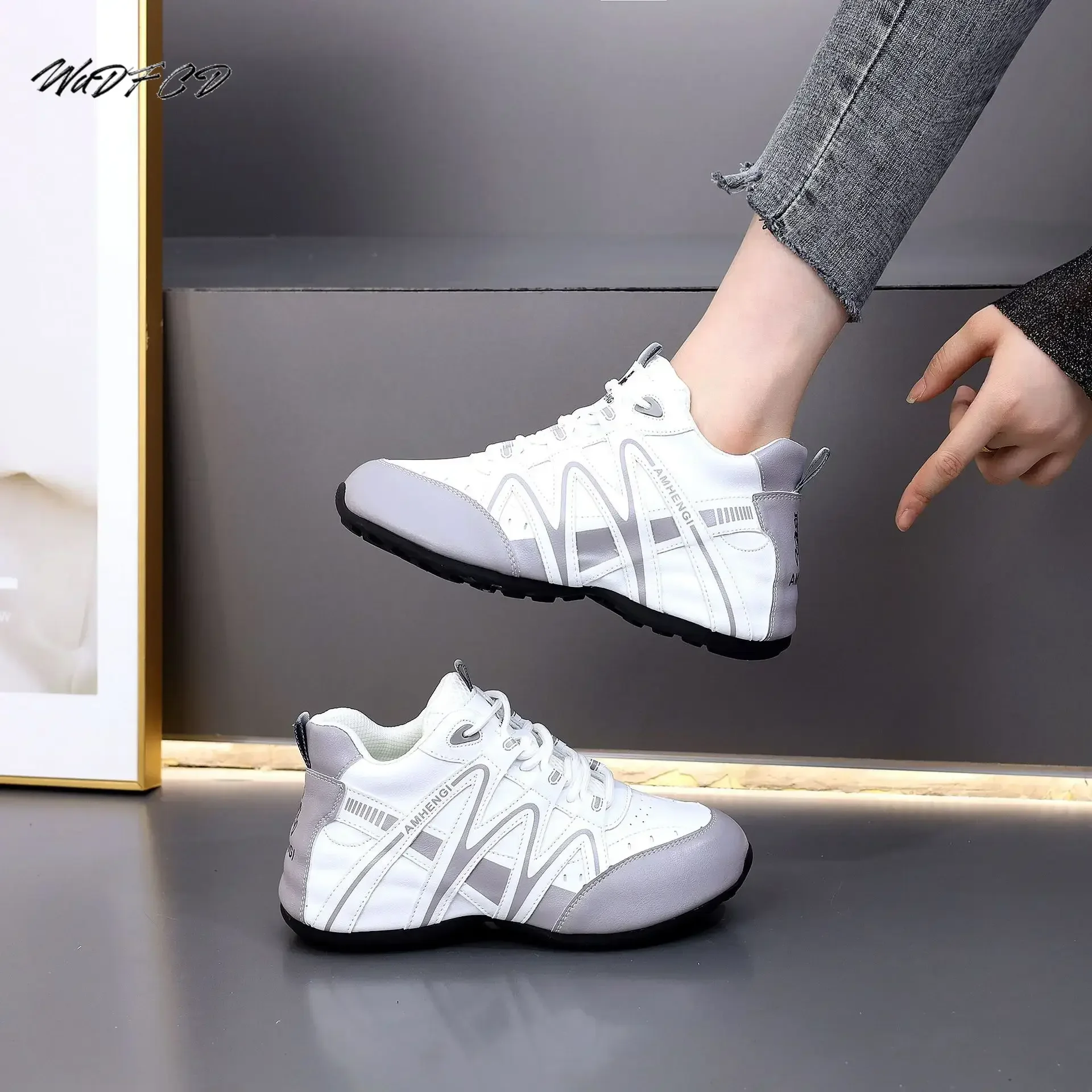 Chunky Sneakers Plus Size 45 Men Women Designer Shoes Fashion Casual Microfiber Leather Fabric Increased Internal Platform Shoes