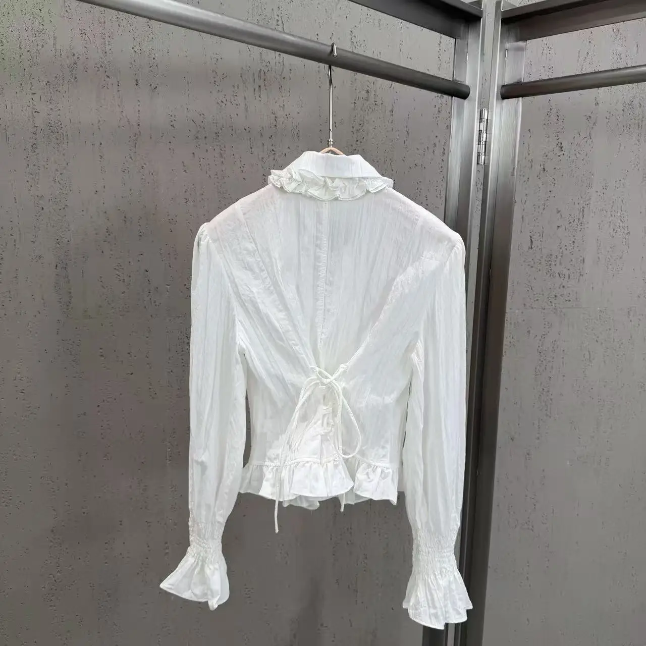 High Street Shrirts Autumn Women's Retro White Long Sleeved Mushroom Trimmed V-neck Strap and Waist Cinching Tshirt Top