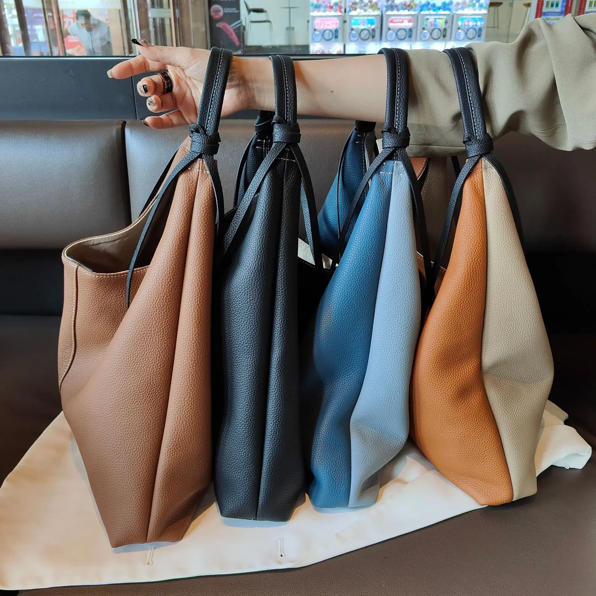 New Trend Leather Texture Magnetic Vintage Underarm Bag All-match Korea Panelled Casual Shoulder Large Capacity Moda Women Totes