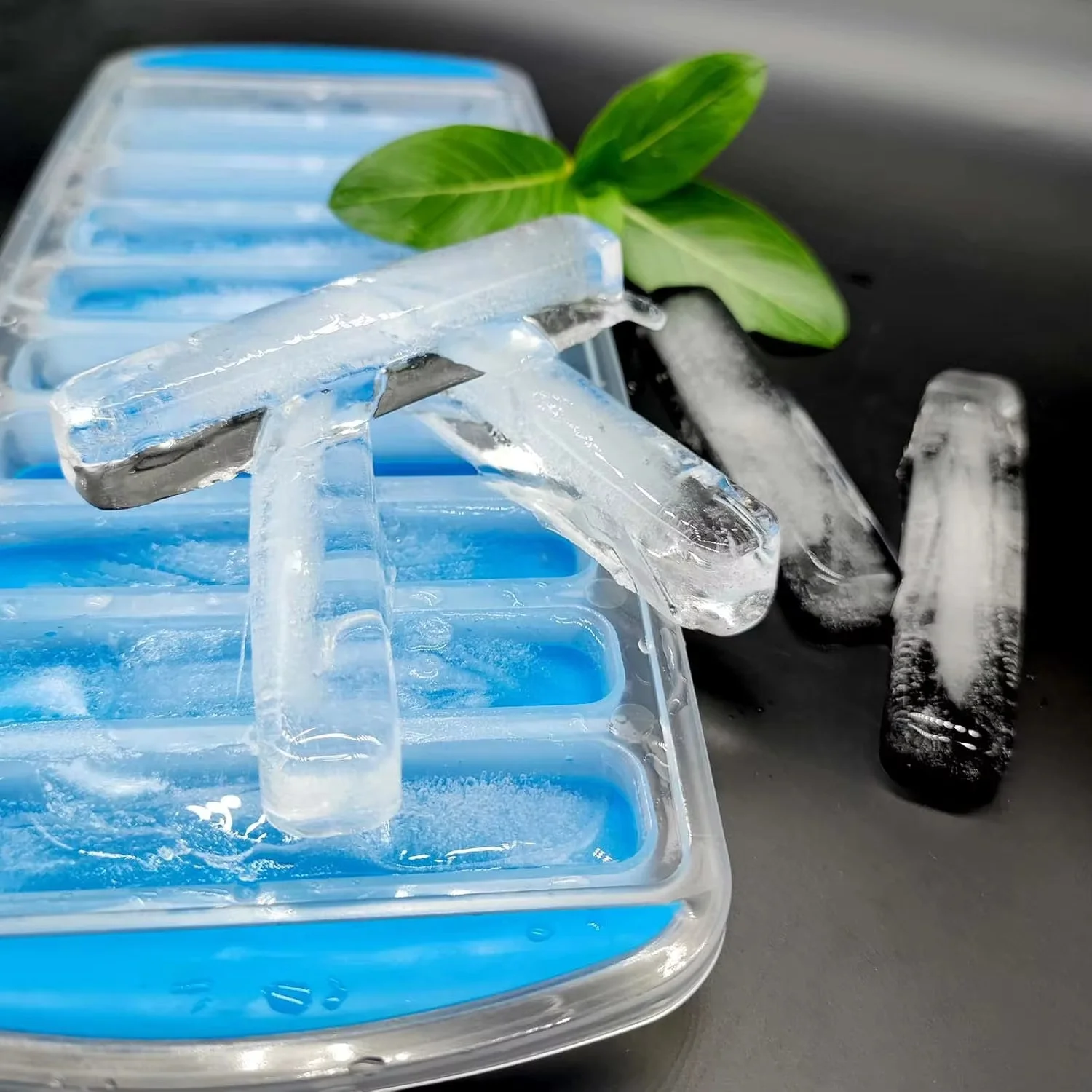 

Long Ice Stick Tray Silicone with Lid,Water Bottle Ice Cube Tray with Easy Push Pop Out Material, Ideal for Sports Water Bottles