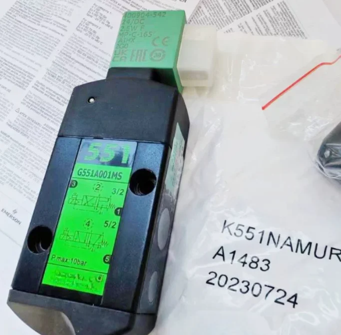 Brand new two position five way two position three-way SCG551A001MS/SCG551A017MS original solenoid valve