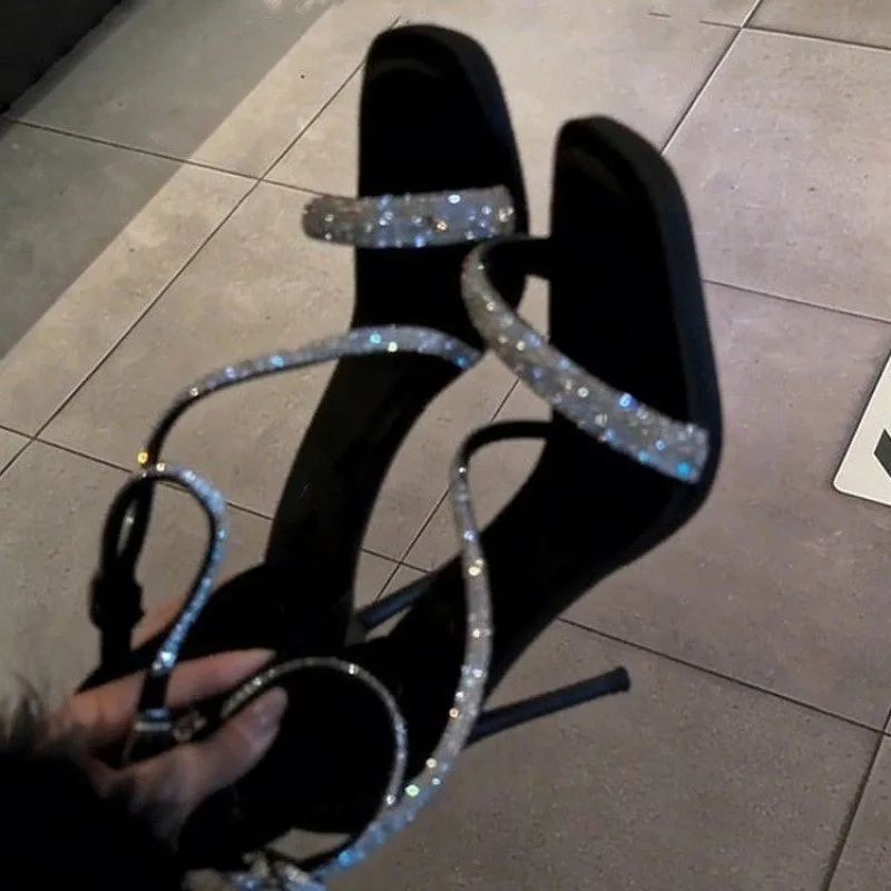 Glänzende Strass-Riemchen-Stiletto-Sandalen mit modischer eckiger und offener Spitze, rutschfest und verschleißfest, High Heels