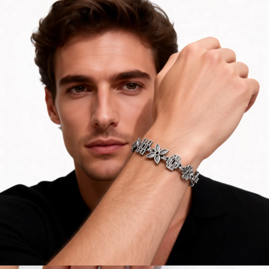 Stylish Punk Stainless Steel Bracelet 3D Clavicle Chain Fashion Accessory Non-Fading Personality Jewelry for Trendsetters