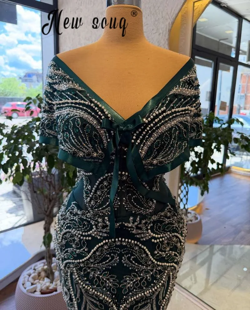 2026 Emerald Green Women Occasion Party Dress Haute Couture Sheath Dresses Customized Arabic V Neck Beaded Applique Evening Gown