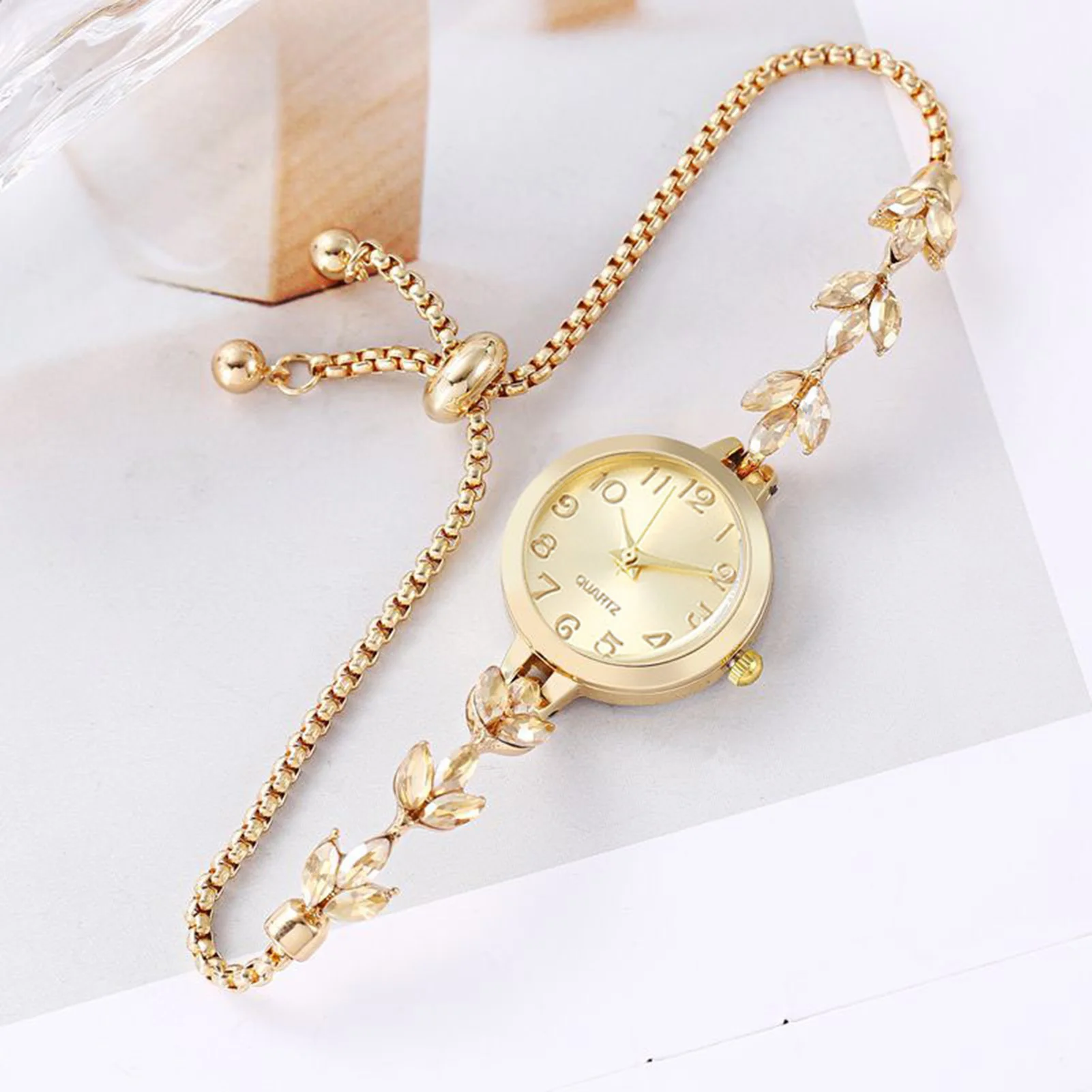 Floral Pattern Diamond Oval Womens Watch Quartz Movement Rhinestone Decor Pointer Display Stainless Steel Band Jewelry Clasp