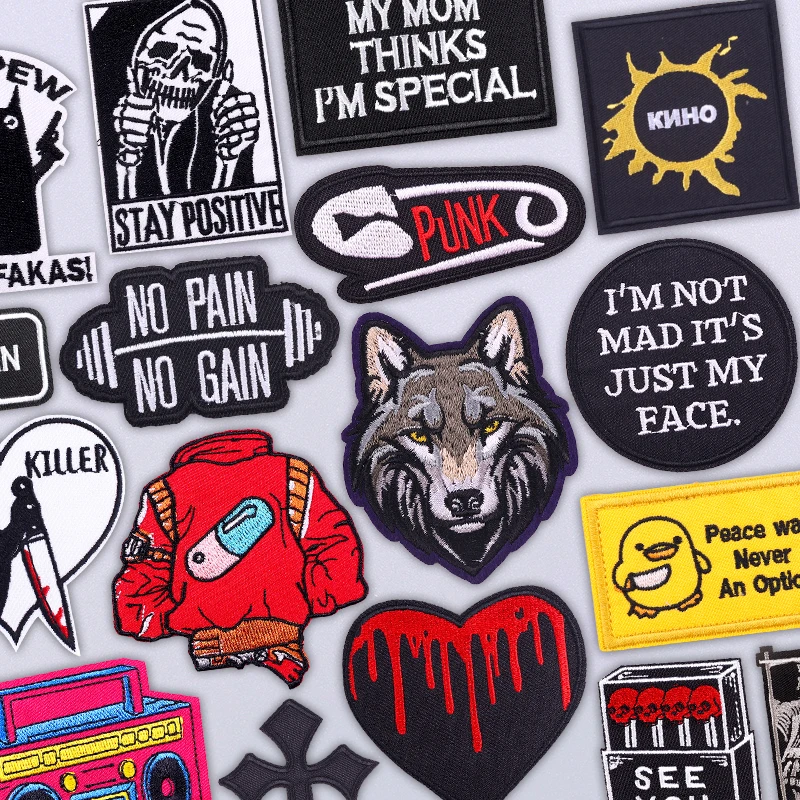 Parche bordado termoadhesivo lobo para ropa táctica y sombrero