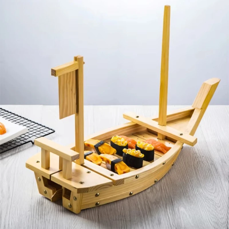 

Экологичный ресторан. Кухня. Деревянная лодка. Большая тарелка 50 см.