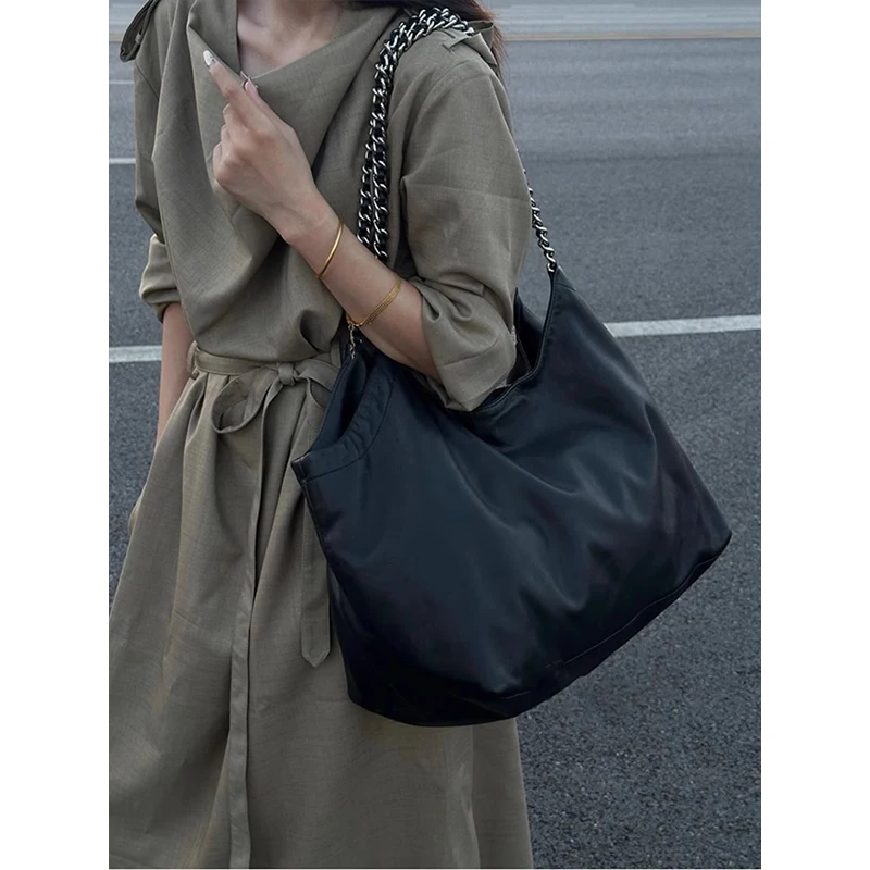 حقيبة يد كبيرة السعة للتنقل اليومي، حقيبة كتف نسائية، حقيبة تحت الذراع بسلسلة، تصميم على شكل حقيبة قمامة، أسلوب كوري عصري من ...