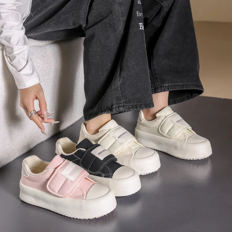 2024 nuove scarpe da ginnastica da donna moda comode scarpe da pane tendenza scarpe da tavola in stile coreano comode scarpe da ginnastica Casual con suola spessa