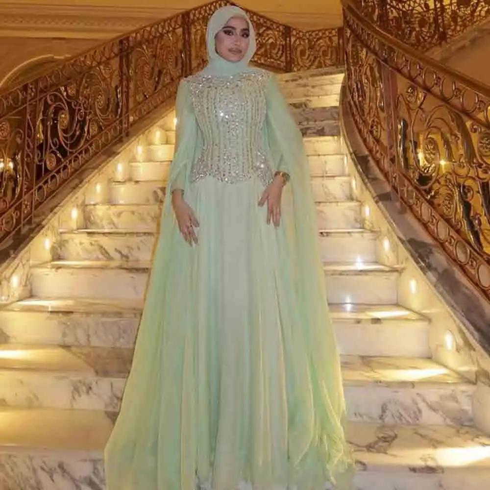 Maßgeschneidertes Mintgrünes Chiffon Bescheidenes Muslimisches Abendkleid Strass-Verziertes Maxi-Hijab-Kleid mit Cape-Ärmeln Islamisches Festkleid