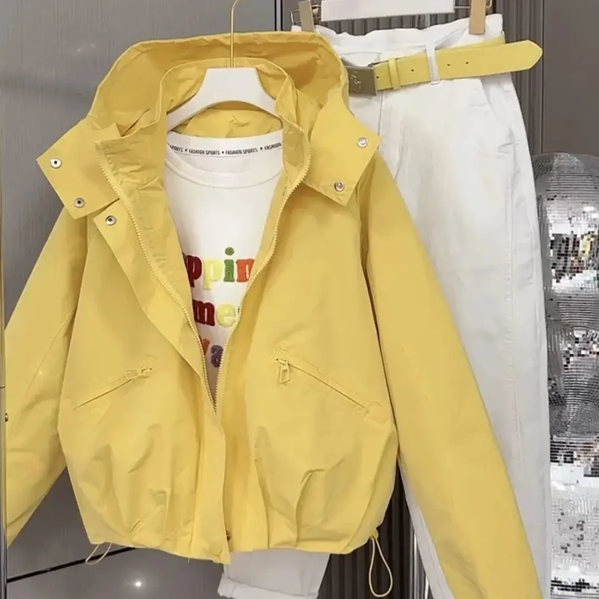 سترة نسائية على الطراز الغربي معطف واقٍ من الرياح غير رسمي بقلنسوة للنساء لربيع 2026New ملابس خارجية فضفاضة معطف قصير على الموضة