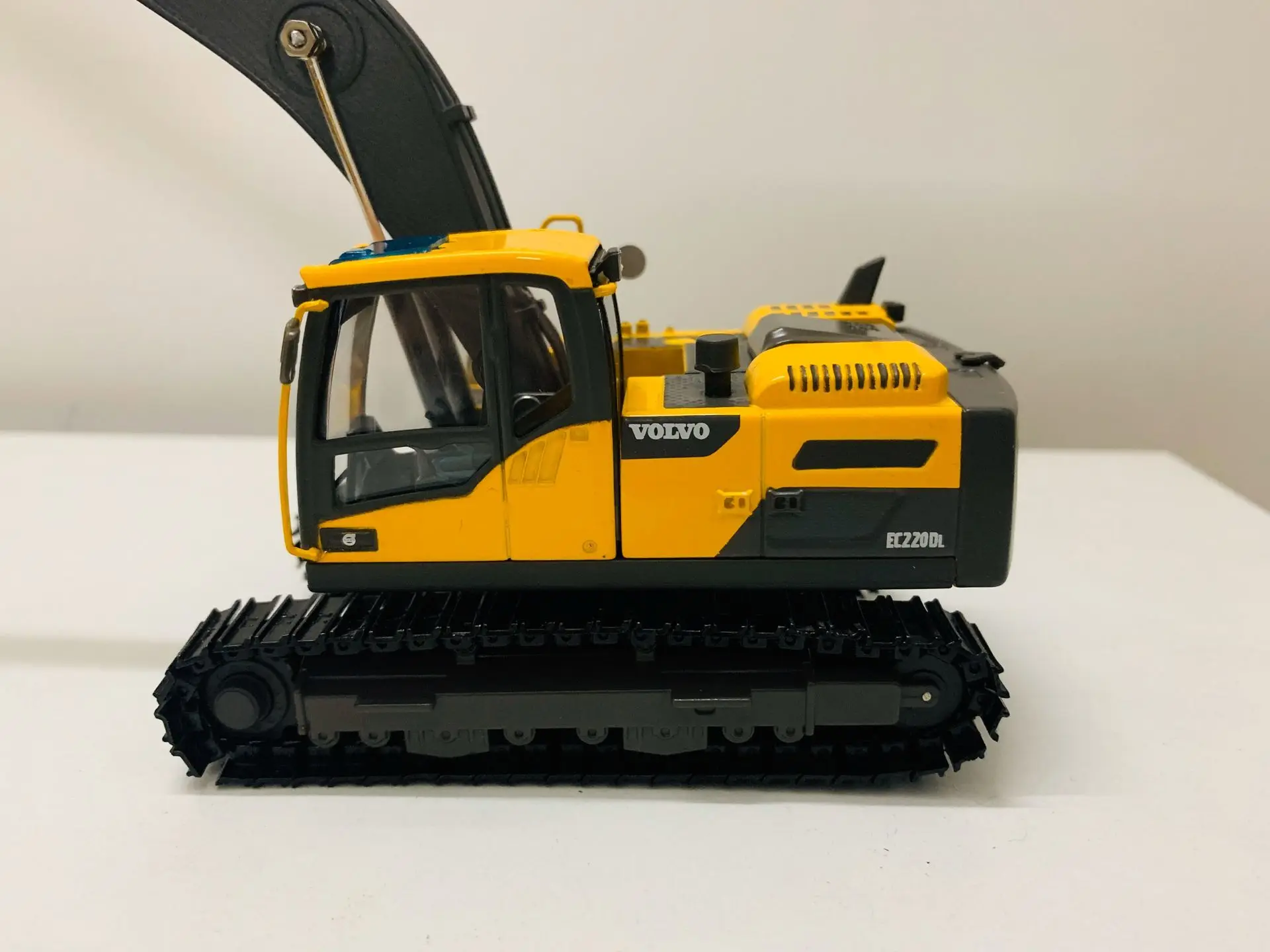 EC220D Long Reach Crawler Excavator Metal Tracks 1/50 Scale DieCast Model