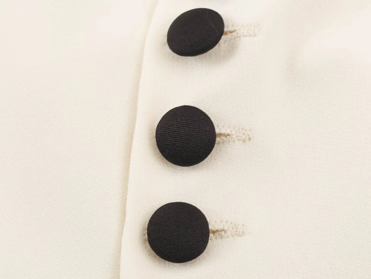 BSAY Damen-Cocktail-Party-Tanktop mit Kreuzhalterhals, doppelreihiger Knopfleiste, kontrastierenden schwarzen Knöpfen, Frontschlitz, ärmellos und Rückenband zum Binden. – Detail 9