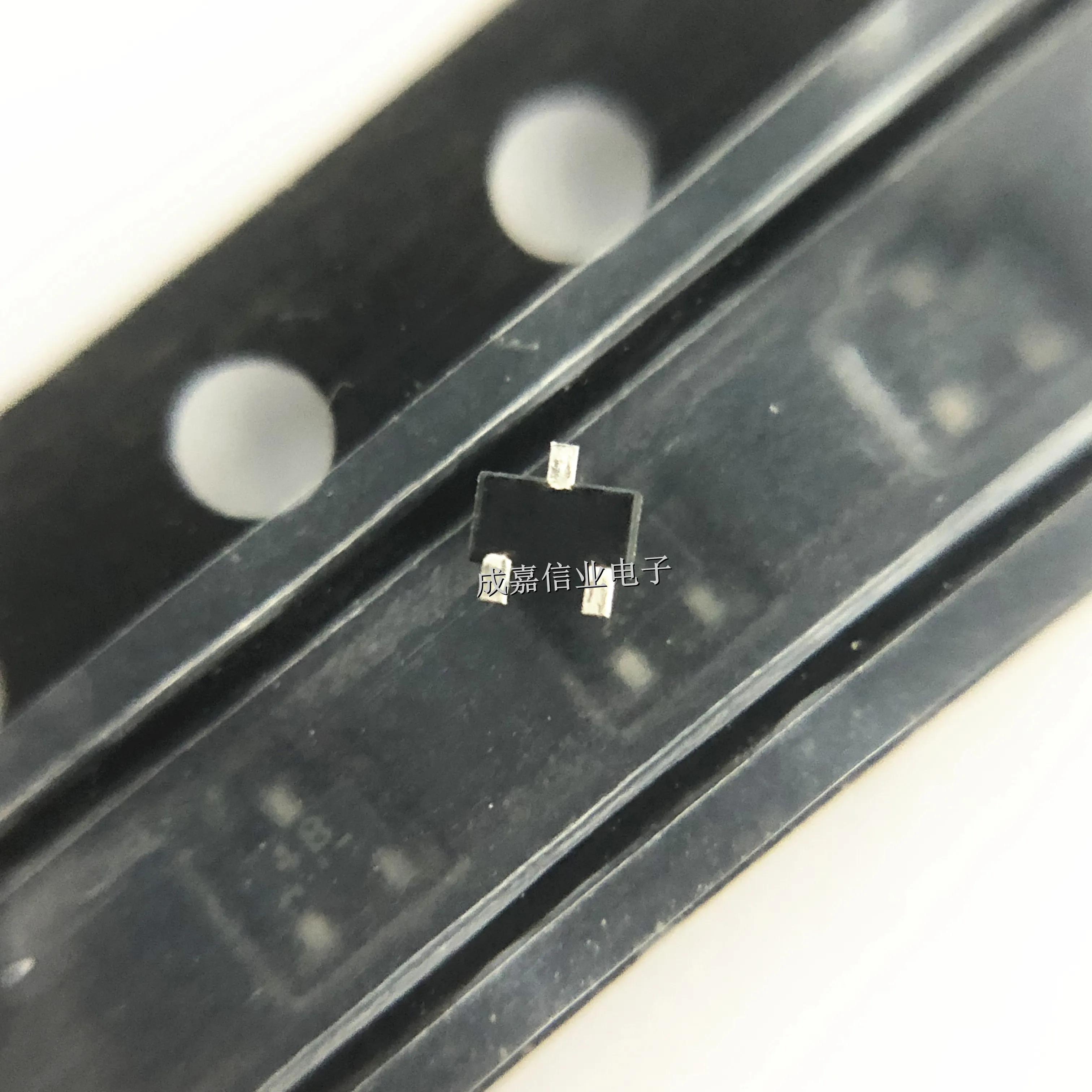 100pcs/Lot DTC024EEBTL SOT-416FL-3 MARKING;48 NPN Digital Transistors 100mA 50mV