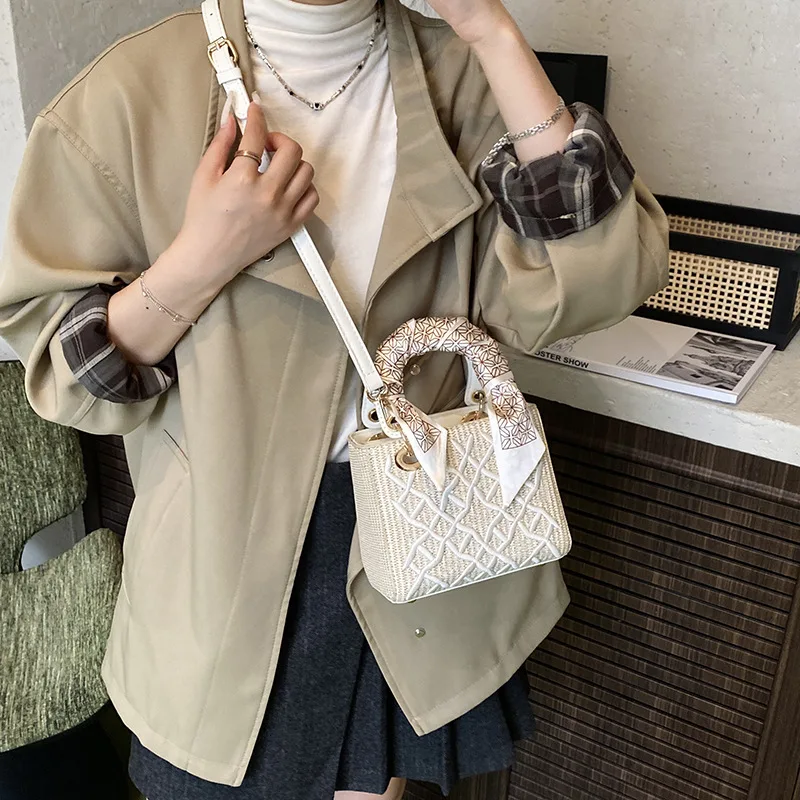 Exquisite Mini Handheld Little Bag, Women's New Style, High Luxury, Light Luxury, and Niche Crossbody Bag
