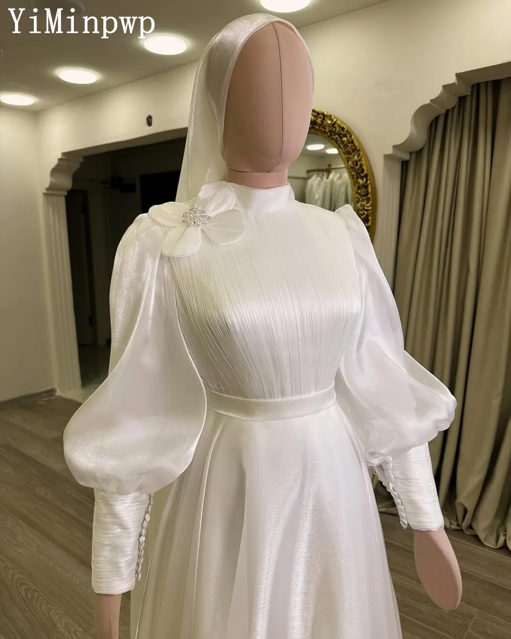 2025 Hijab 여성을위한 웨딩 드레스 신부 높은 칼라 긴 소매 라인 Pleats 3D 꽃 이슬람 신부 약혼 가운 맞춤