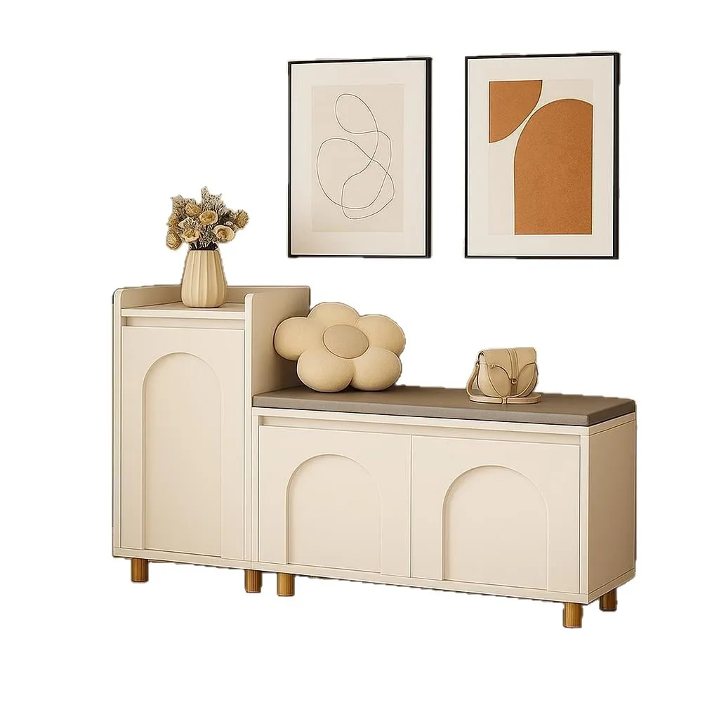 

You can sit on the shoe stool at the entrance of the integrated door.
