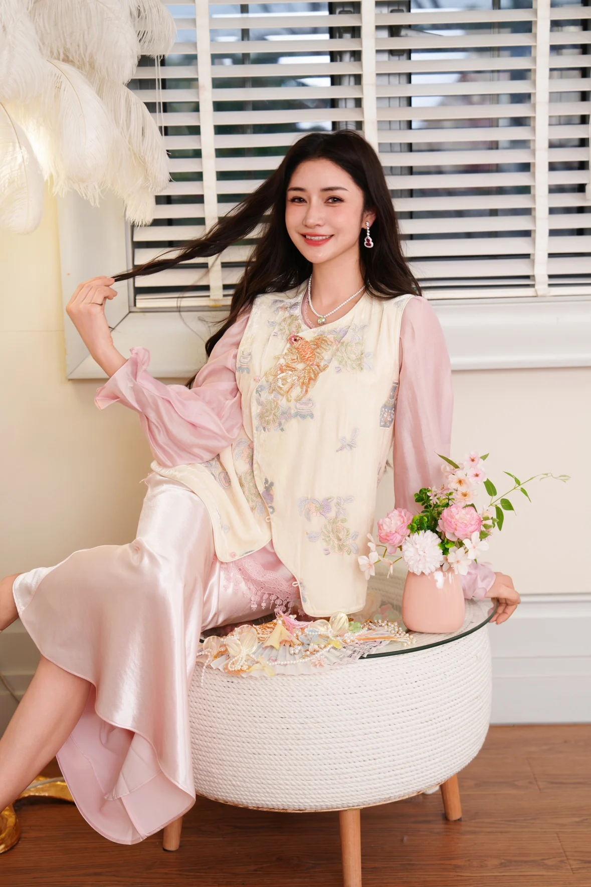 

Original Design Women's Faion Heavy Embellied Silk Velvet Vest Spring 2025 Loose Fit Long Sve round Ne irt