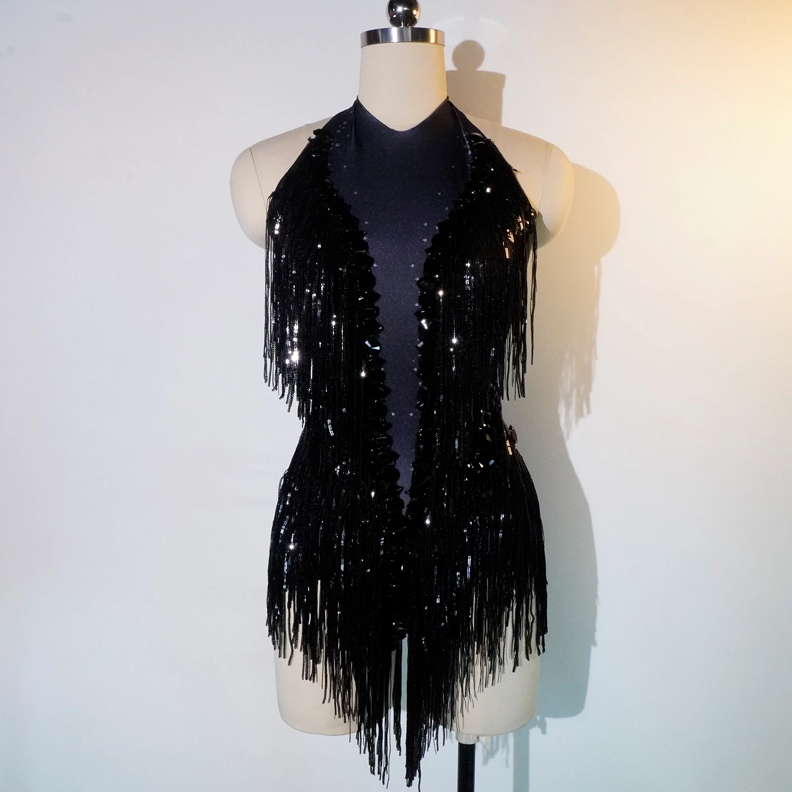 Новейший блестящий ярко-розовый комбинезон с кристаллами и блестками и кисточками для женщин, сексуальный костюм с открытой спиной для танцев, ночного клуба, танцовщицы, сценический костюм