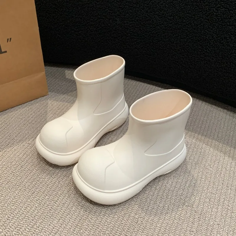 Internet famous rain shoes for women 2024 new clown shoes, wearing thick soled waterproof and anti slip rain boots for women