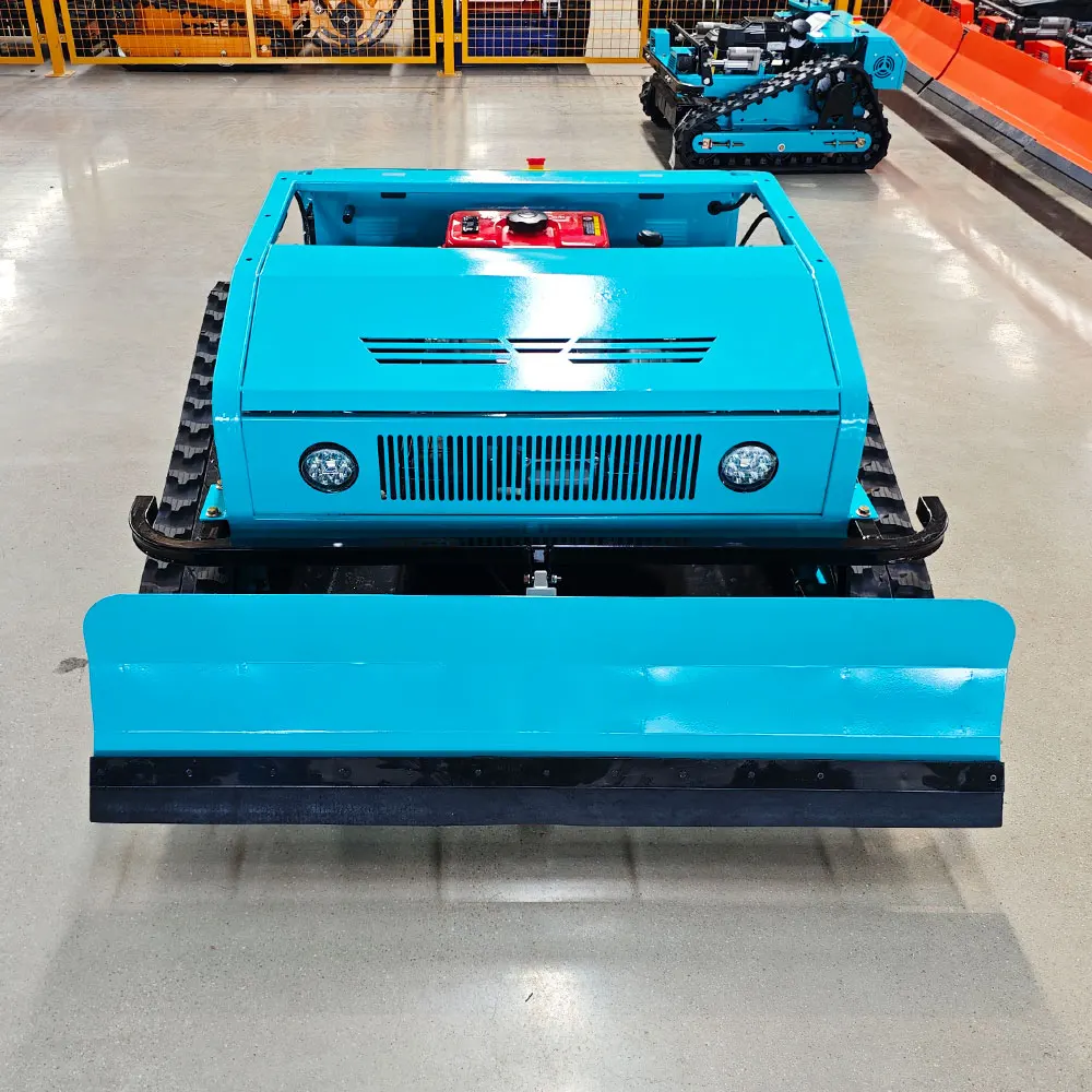 جزازة العشب التي يتم التحكم فيها عن بعد مع ملحق محراث الثلج، جزازة العشب الروبوتية ذات المنحدر العادق المطبق على حديقة الحديقة