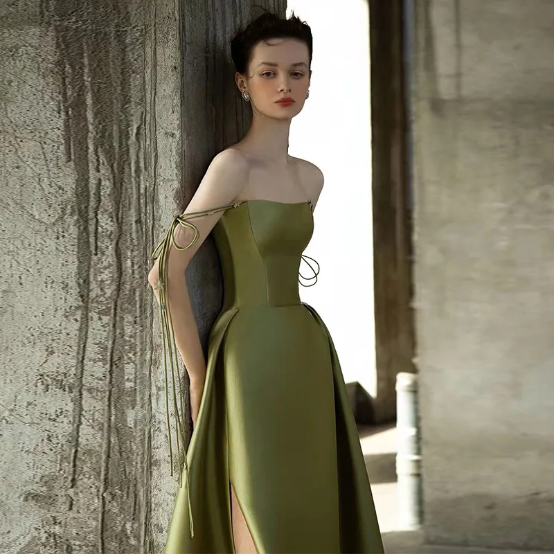 Groen hemdje avondjurk 2026 lente nieuwe stijl temperament socialite banket Franse satijnen jurk elegante rits lange jurk