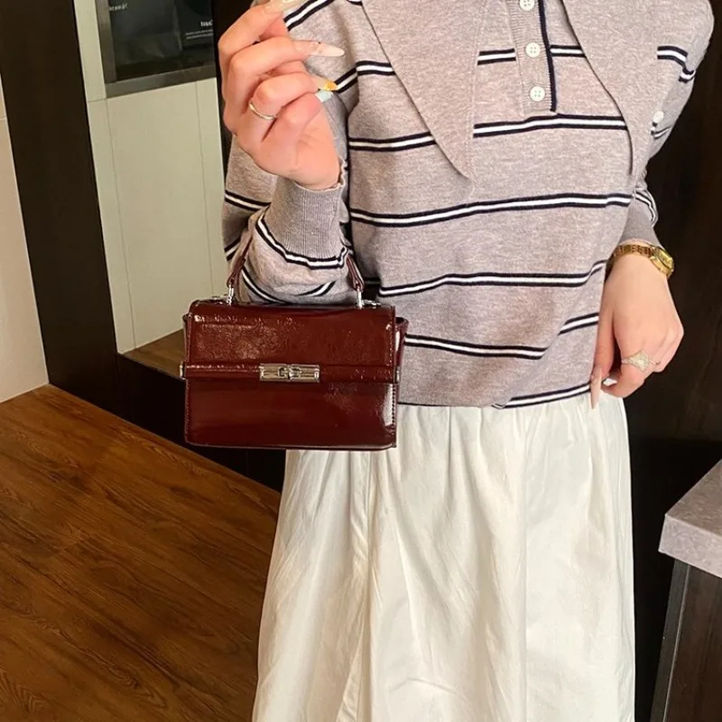 

2026 New Women's Niche Mini Square Bag - High-End Crossbody Purse, Versatile Top-Handle Handbag for Commute & Daily Fashion