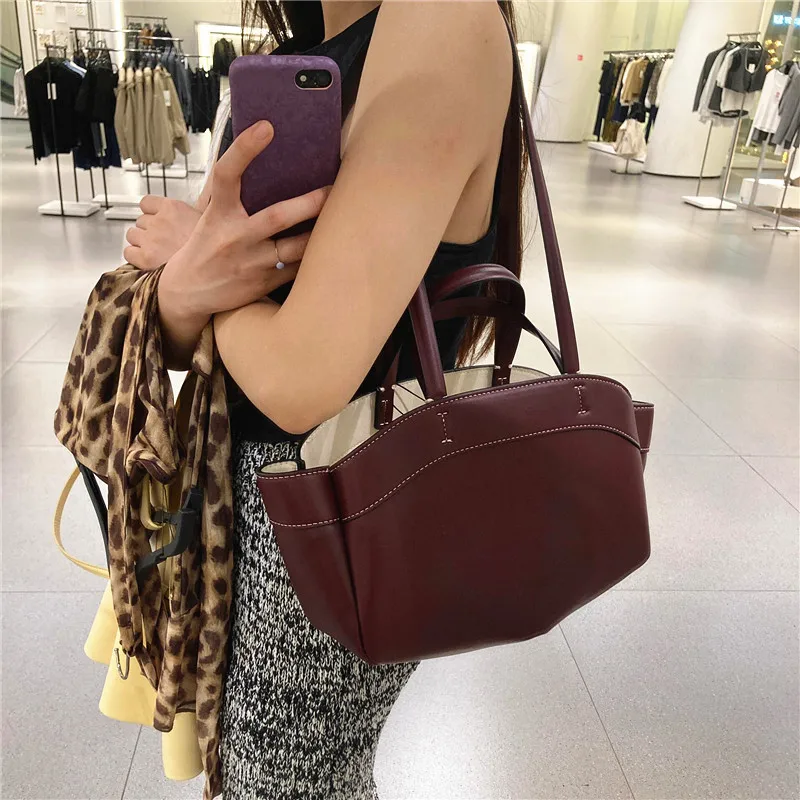 

New trendy tote bag - large capacity backpack-style shoulder bag