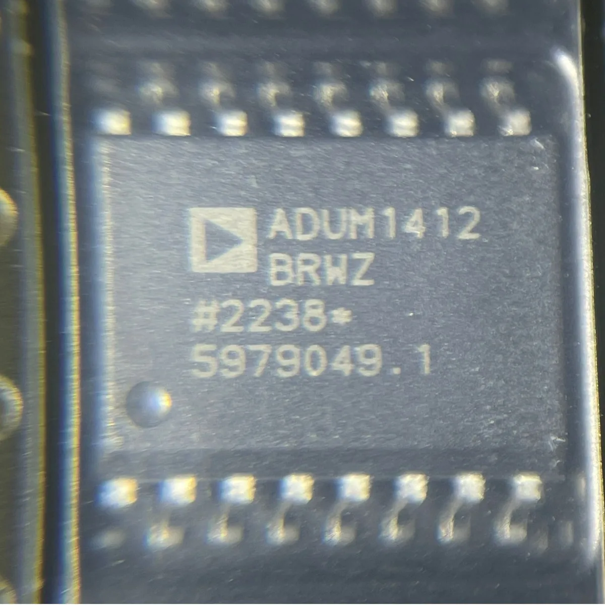 

ADUM1412ARWZ, ADUM1412BRWZ, ADUM1412 цифровые изоляционные чипы в корпусе SOP16, интегральная схема микросхемы