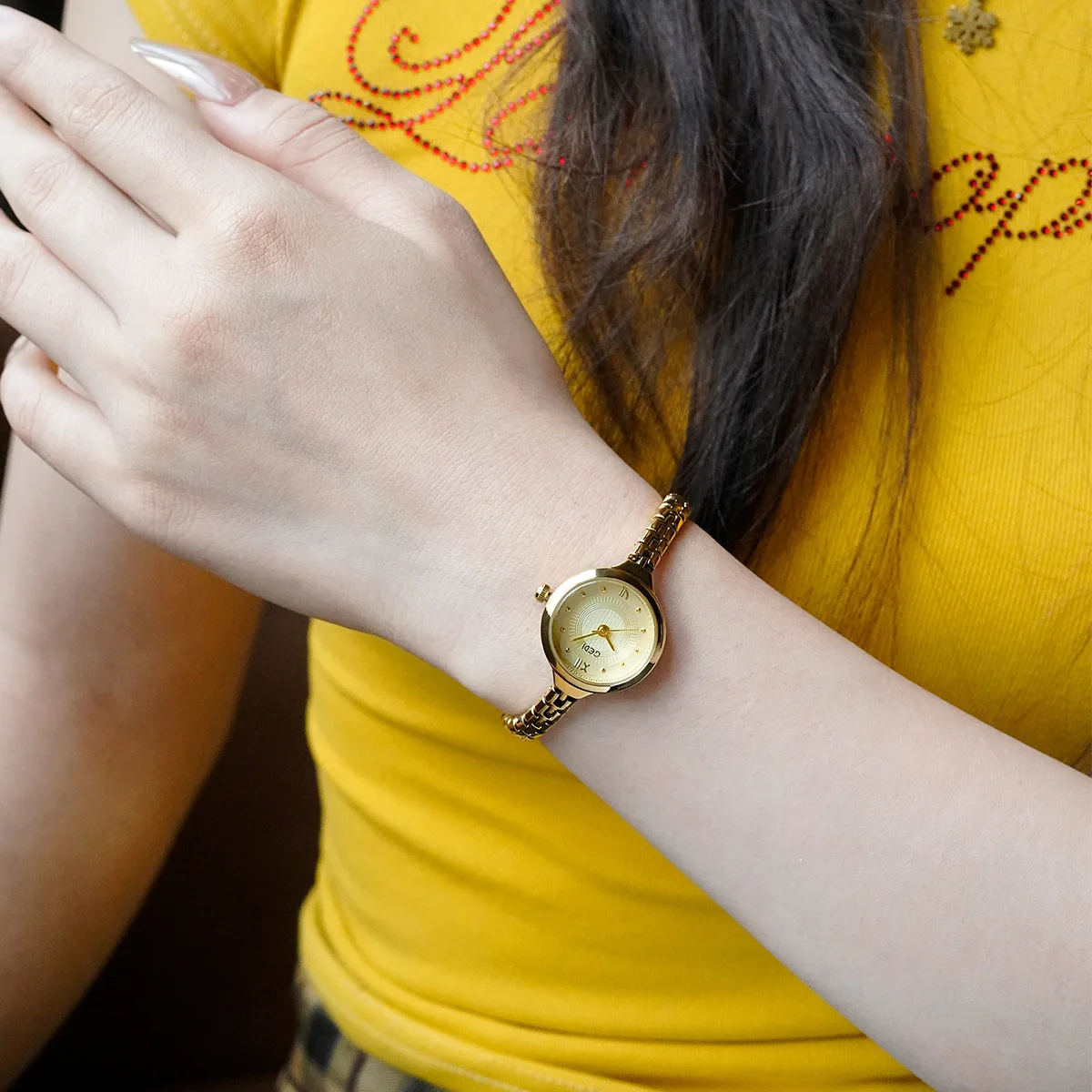 ZH244 Trendy and fashionable Women watch with a high-end feel, exquisite quartz watches for students,light luxury clock gifts ﻿