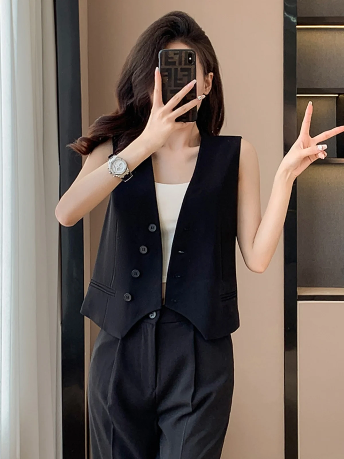British Style Sleeveless Vest Outerwear Women's 2024 Spring Summer New High-End Single Button Professional Vest Shoulder Pad