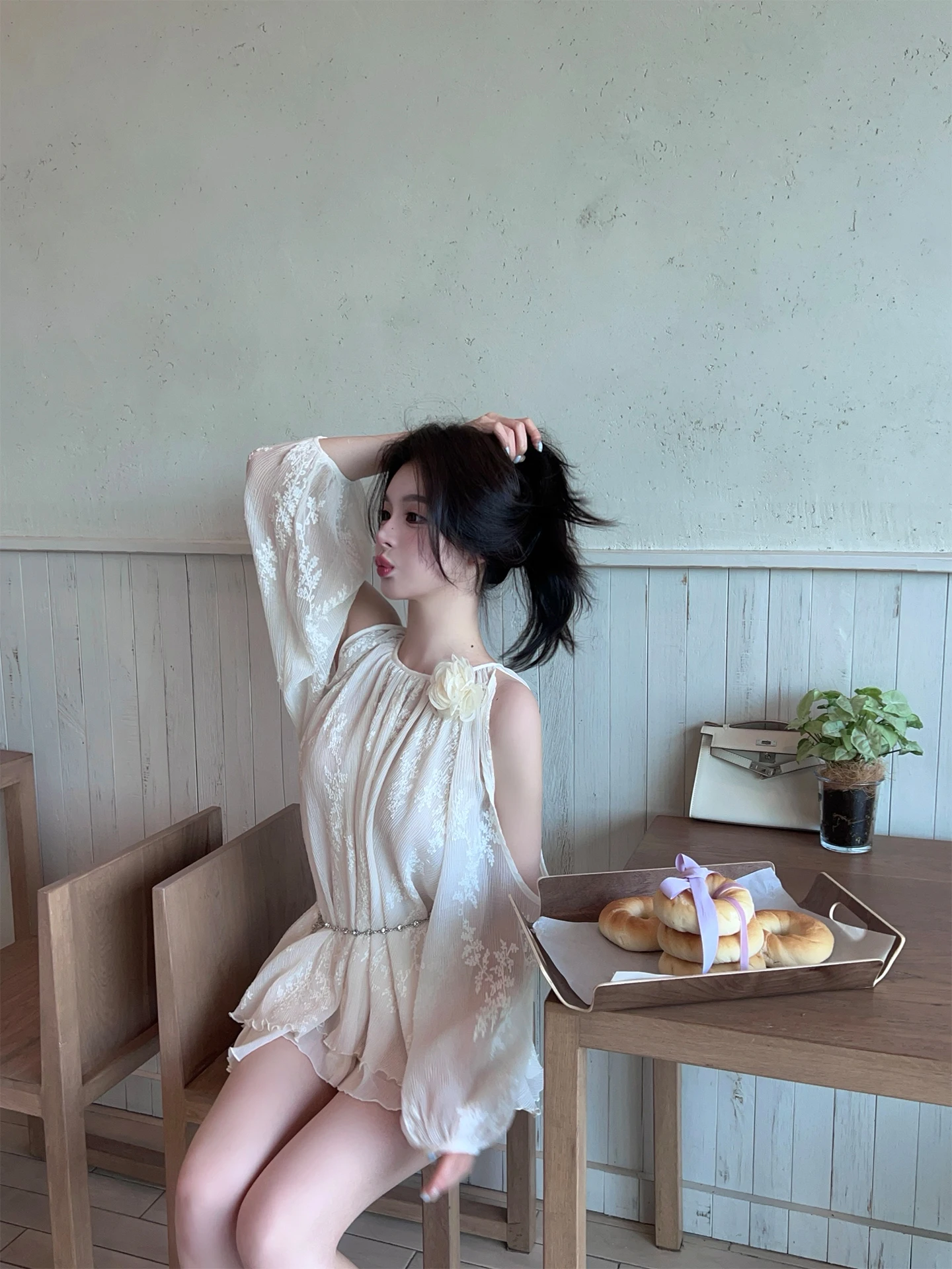 

Летний белый топ FairyJiang с вышивкой, открытыми плечами и поясом, свободного кроя, из шифона, с длинными рукавами-фонариками