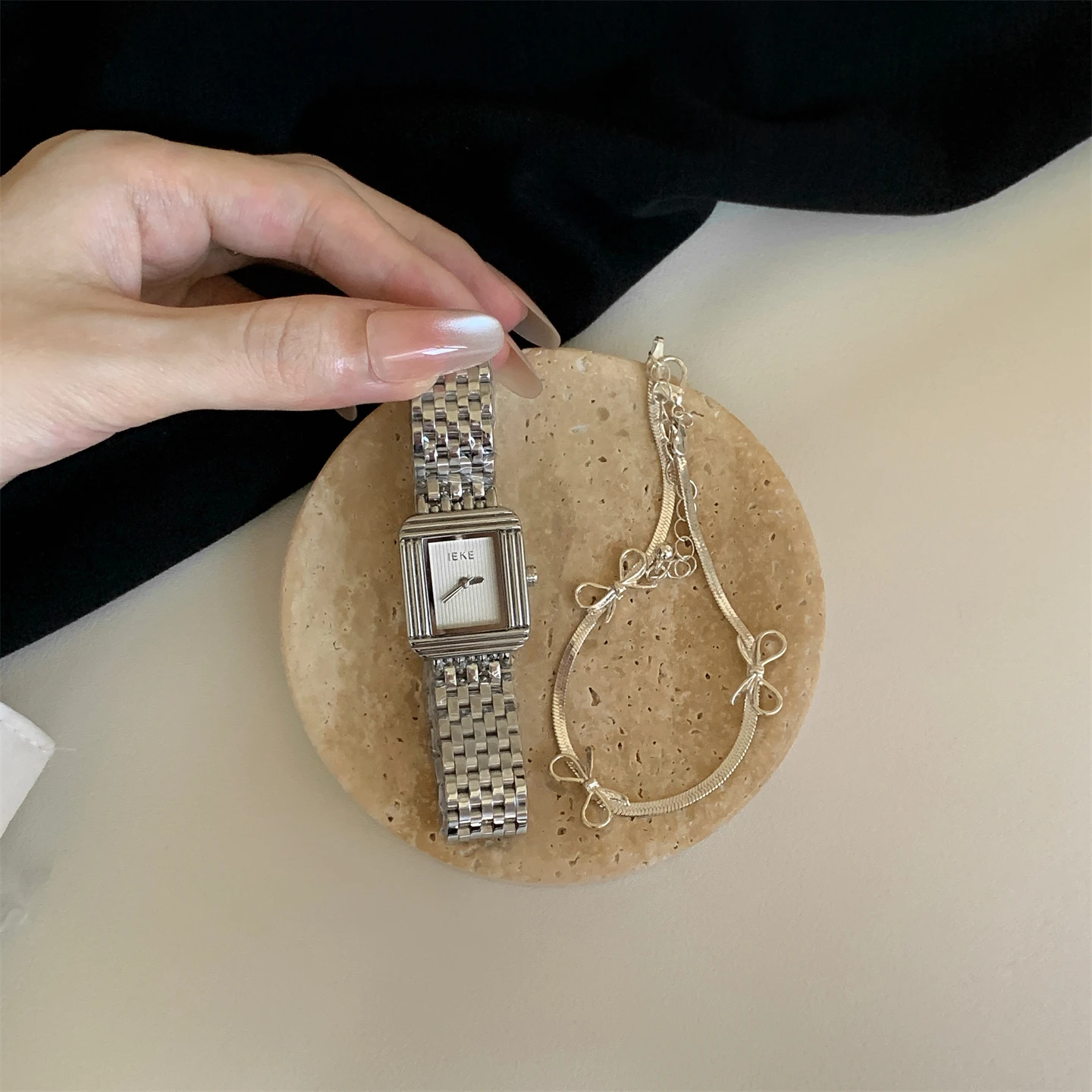 

Minimalist Design Square Watch For Women, Exuding Elegance And Luxury, A Small And Exquisite Quartz Watch With A Steel Strap.