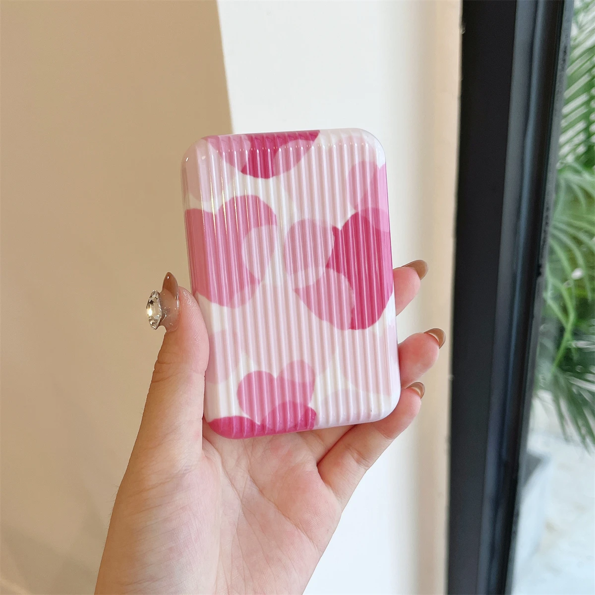 Pink Heart Pattern Appearance Suitable for iphone Original external battery protection cover and charging treasure case