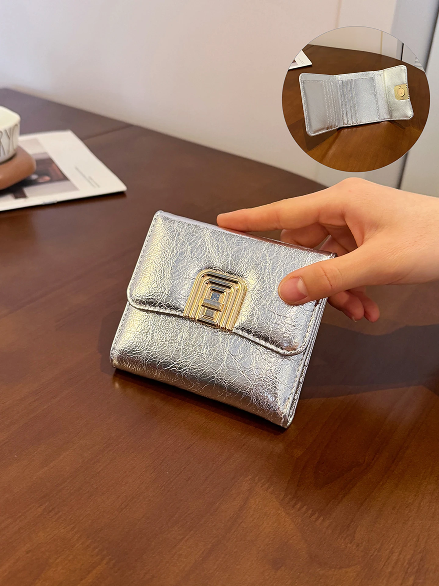 Elegant Retro Short Wallet for Women Multi-Functional Card Holder Coin Purse Integrated Design High Quality Leather