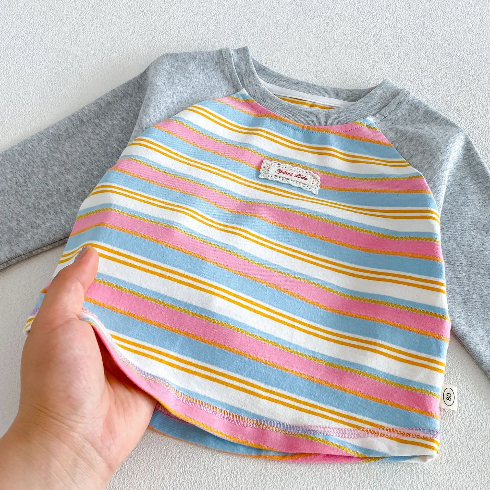 Herbst-Kinder-Langarm-T-Shirt mit Buchstaben-Aufnäher, Streifen und Farbblockierung für Mädchen und Jungen, Weiche Baumwolle Kinderkleidung – Detail 19