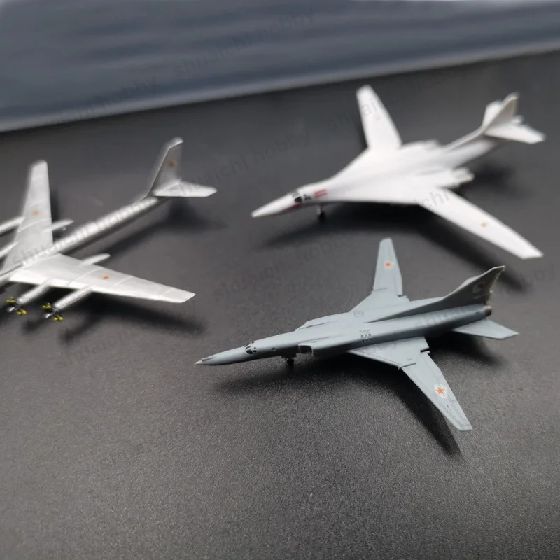 1Set TU-95 TU-22 TU-160 Bomber Kit 1/700 Scale Resin Model KJ-200 Early Warning Aircraft Painted Miniature Airplane DIY Hobby