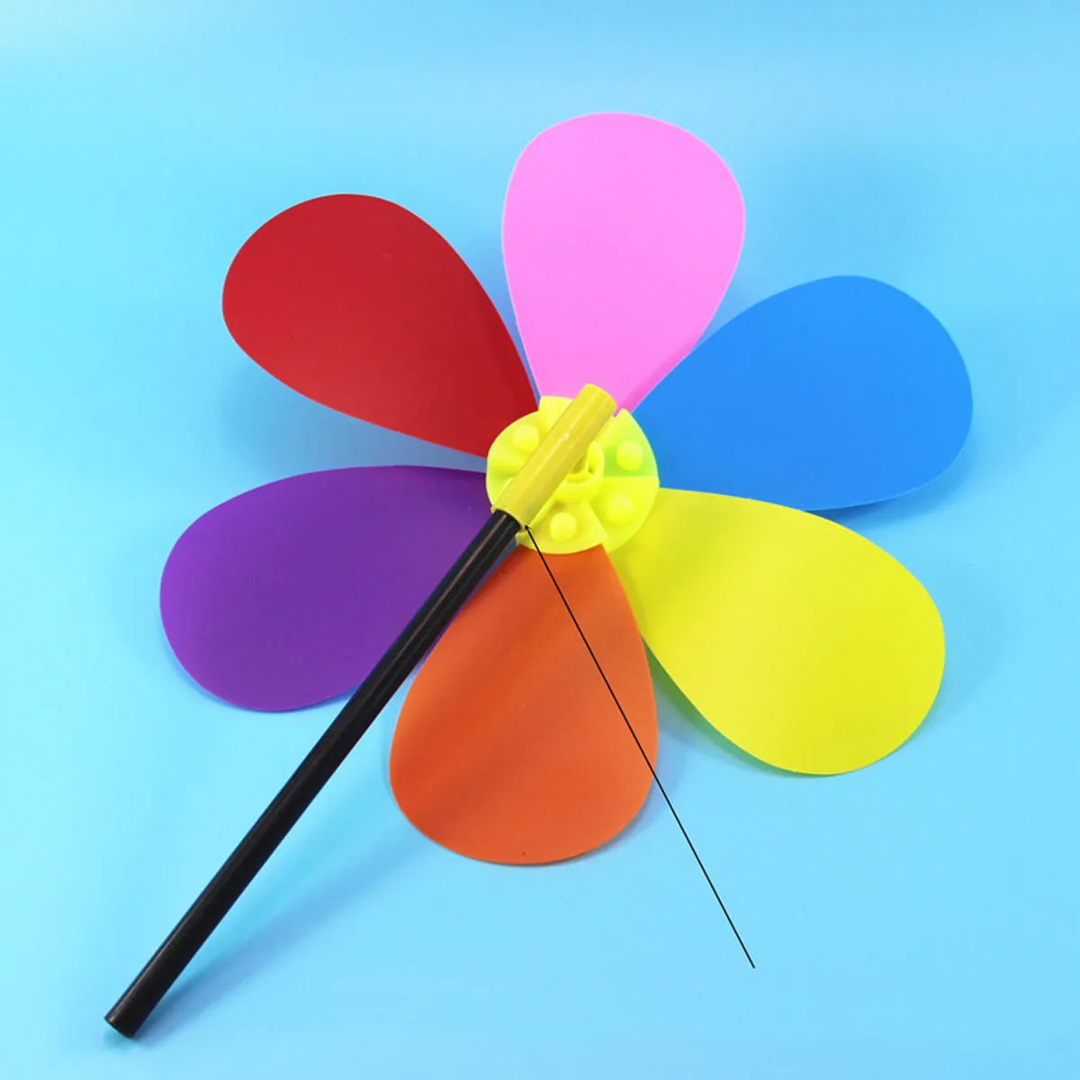 Six Petals Colorful Plastic Flower Shape Sunflower Windmill Outdoor Yard Garden Decoration Lightweight Windmill for The Yard