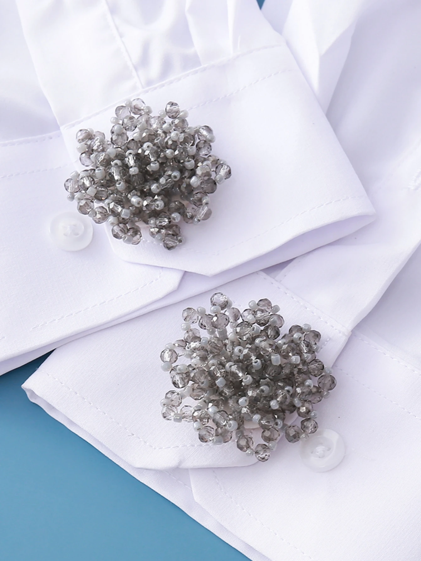 2Pcs Handmade beaded crystal flower button decorations,suitable for women's wedding party and daily wear accessories.