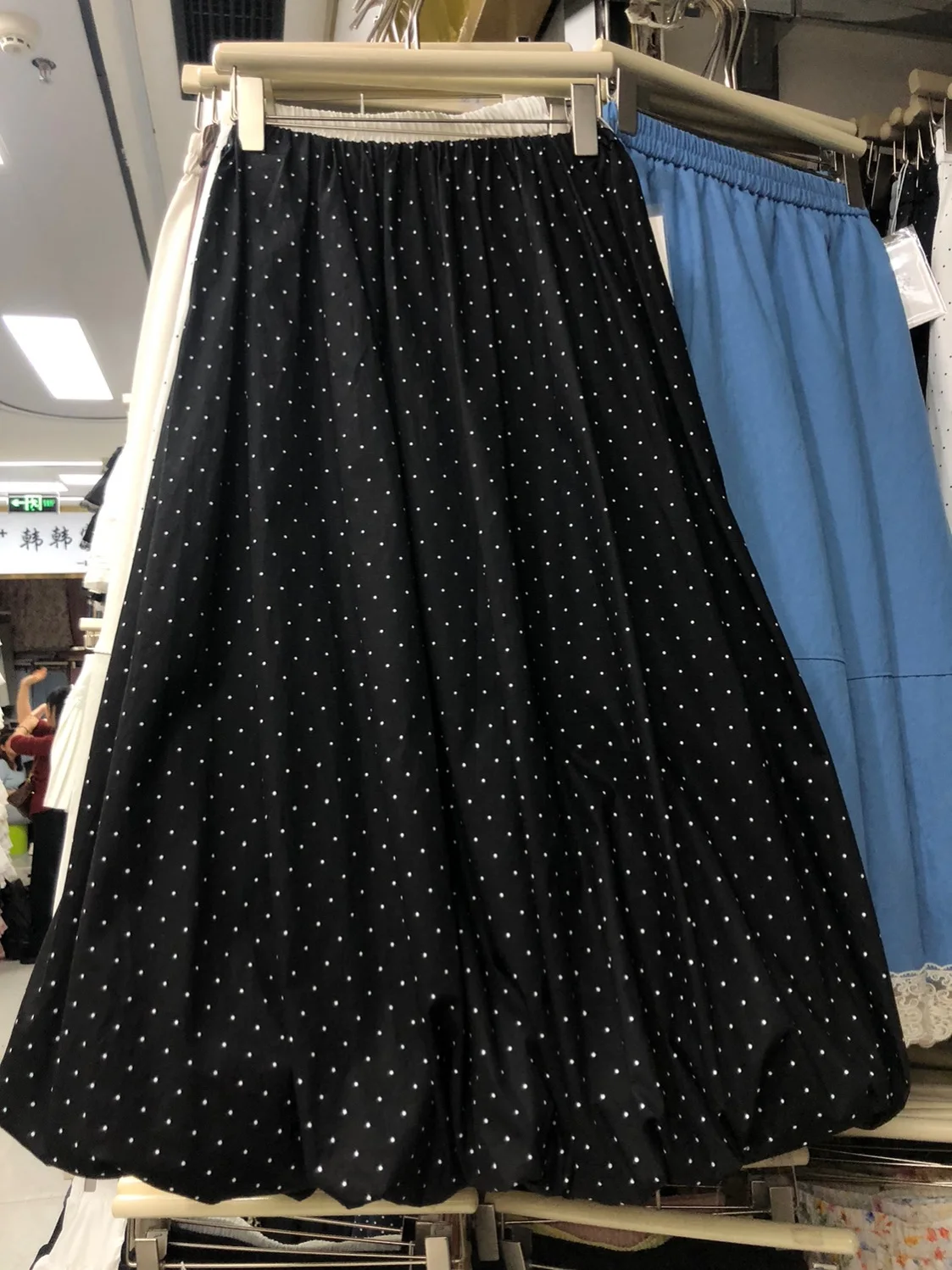 Jupe coréenne bouffante taille haute pour femme avec motif élastique, adaptée aux déplacements quotidiens, décontractée et polyvalente...