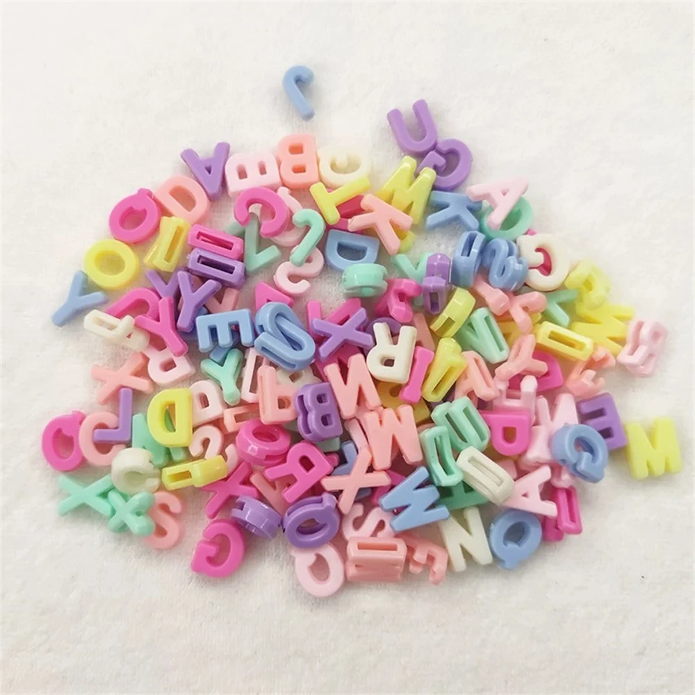 100/200 Piezas de Cuentas Planas de Resina Acrílica de Colores Variados, Cuentas con Orificio Plano de Dibujos Animados, 26 Letras Inglesas, Cuentas para Hacer Joyería DIY