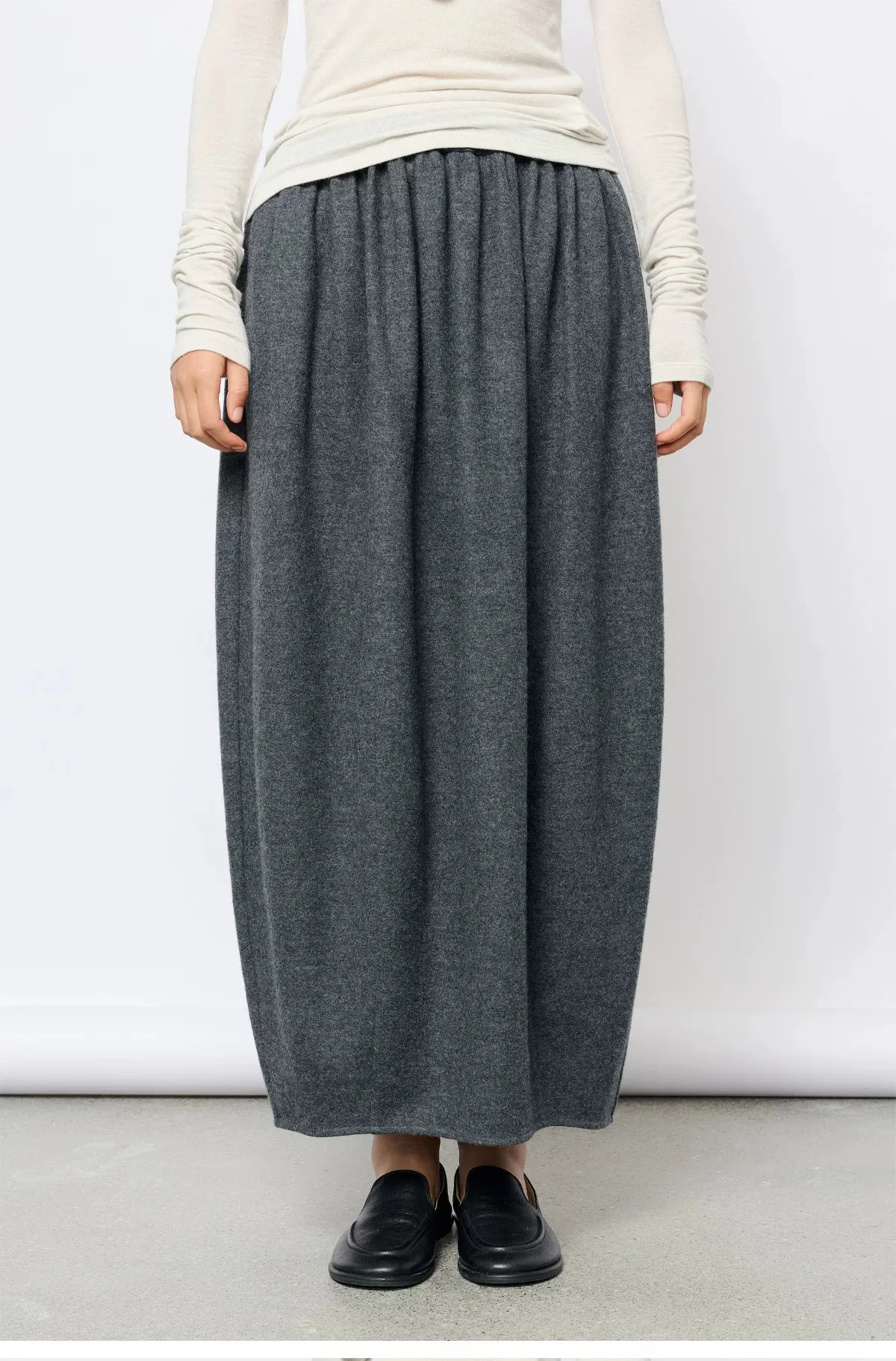 100% Wool Three-Dimensional Cut Flower Bud Skirt, Designed with a Relaxed and Lazy Style, New Model for Women in the Fall/Winter 2026 Season
