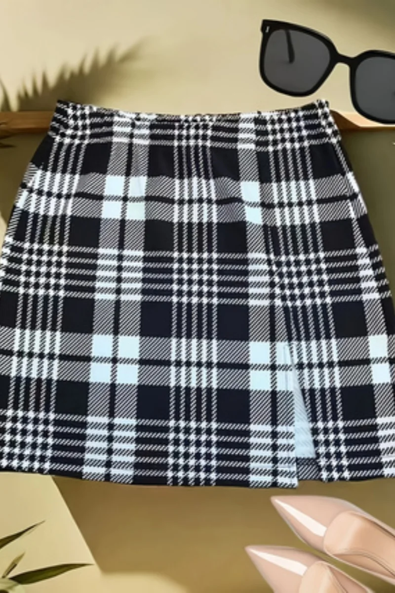Ladies' fashionable and elegant plaid slit short skirt