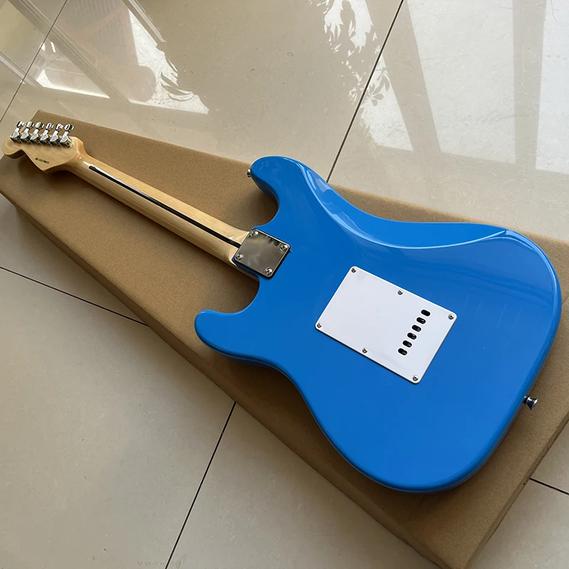 Classic st electric guitar, blue light, rosewood fingerboard, classic pickup combination, free delivery to home.