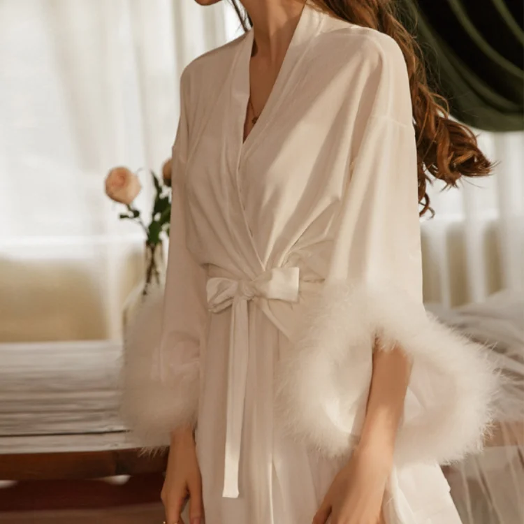 Bride Bridesmaid Wedding Robe With Feather Velvet Female Sleepwear V-Neck Nightgown Loose Bathrobe Nightwear Sexy Home Dress