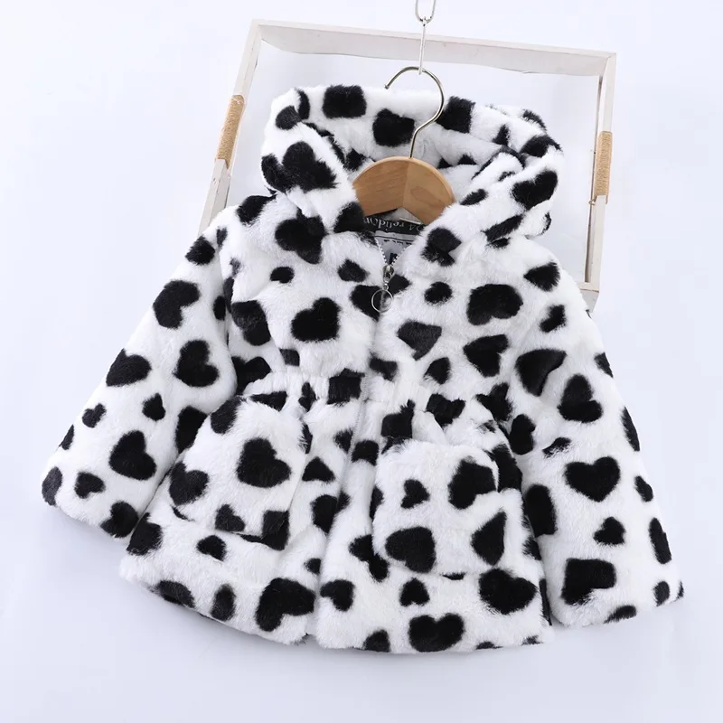 Children aged 2-8 years old, autumn and winter thick furry long-sleeved heart-shaped printed warm zipper girls' coat