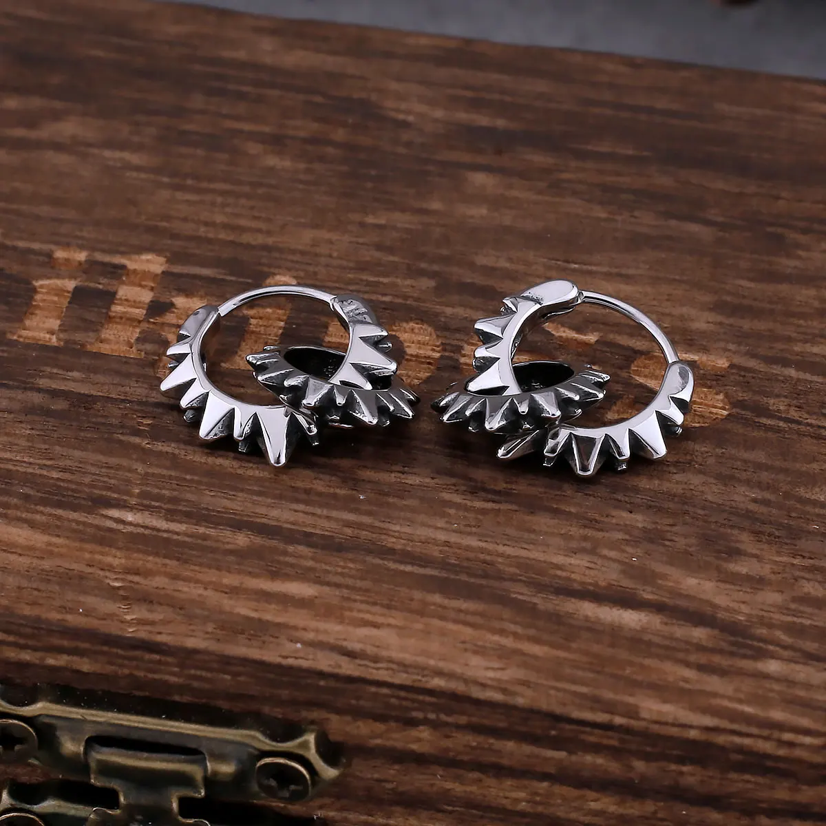 Punk Fashion Gear Drop Earrings For Men and Women Stainless Steel Fashion Hip-Hop Biker Earrings Vintage Circle Jewelry Gift