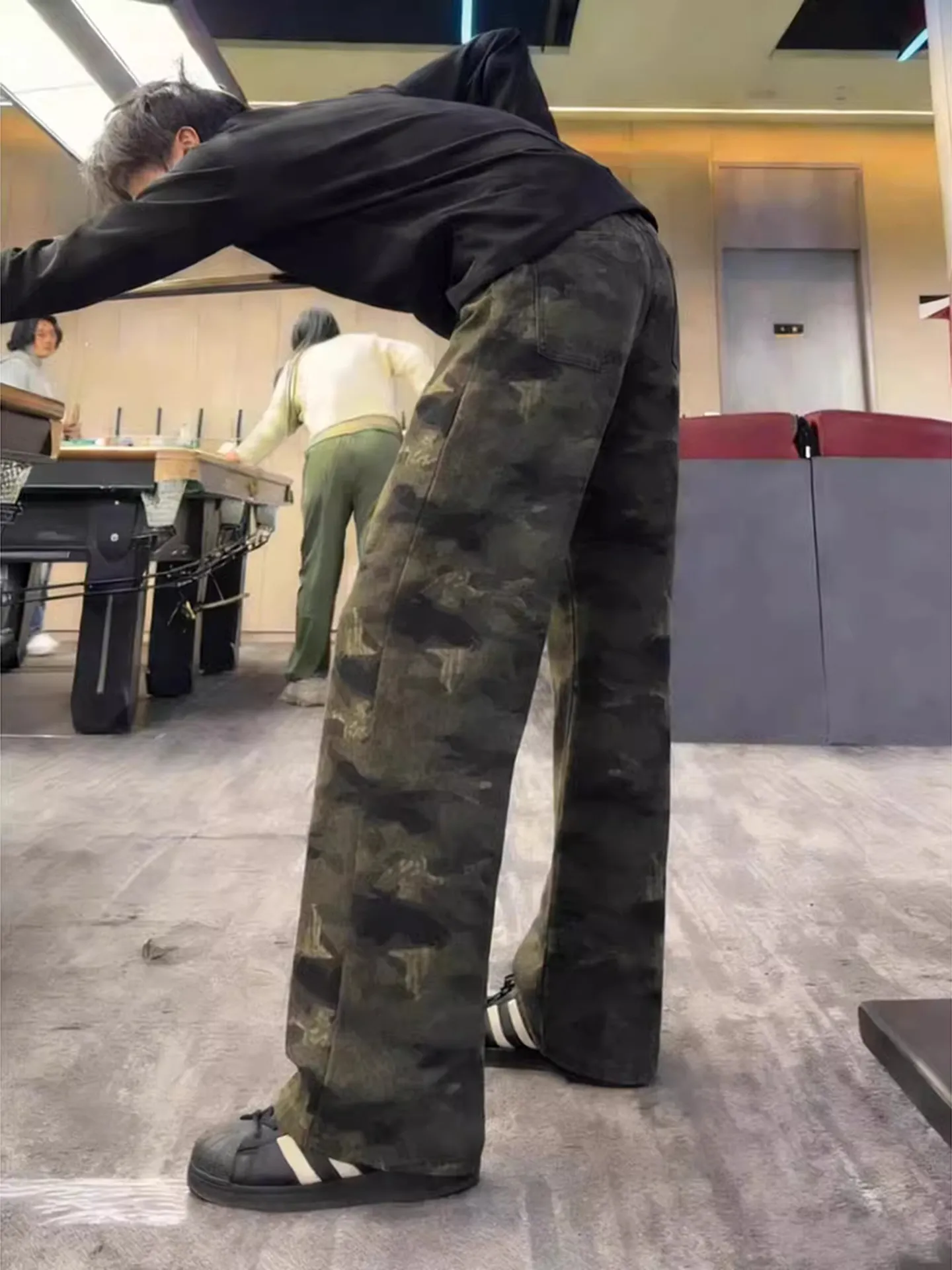 

Мужские джинсы Cleanfit Camouflage: весенне-осенние, прямые, слегка расклешенные, с низкой посадкой, из смесового хлопка и полиэстера, в стиле High Street