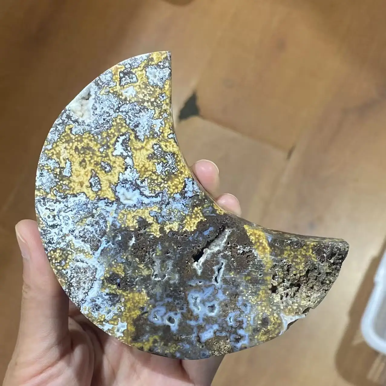 Natural Ocean Jasper Crystal Quartz Hand-Carved Moon, Enhancing Vitality, Suitable For Home Decoration, Purifying For Divination