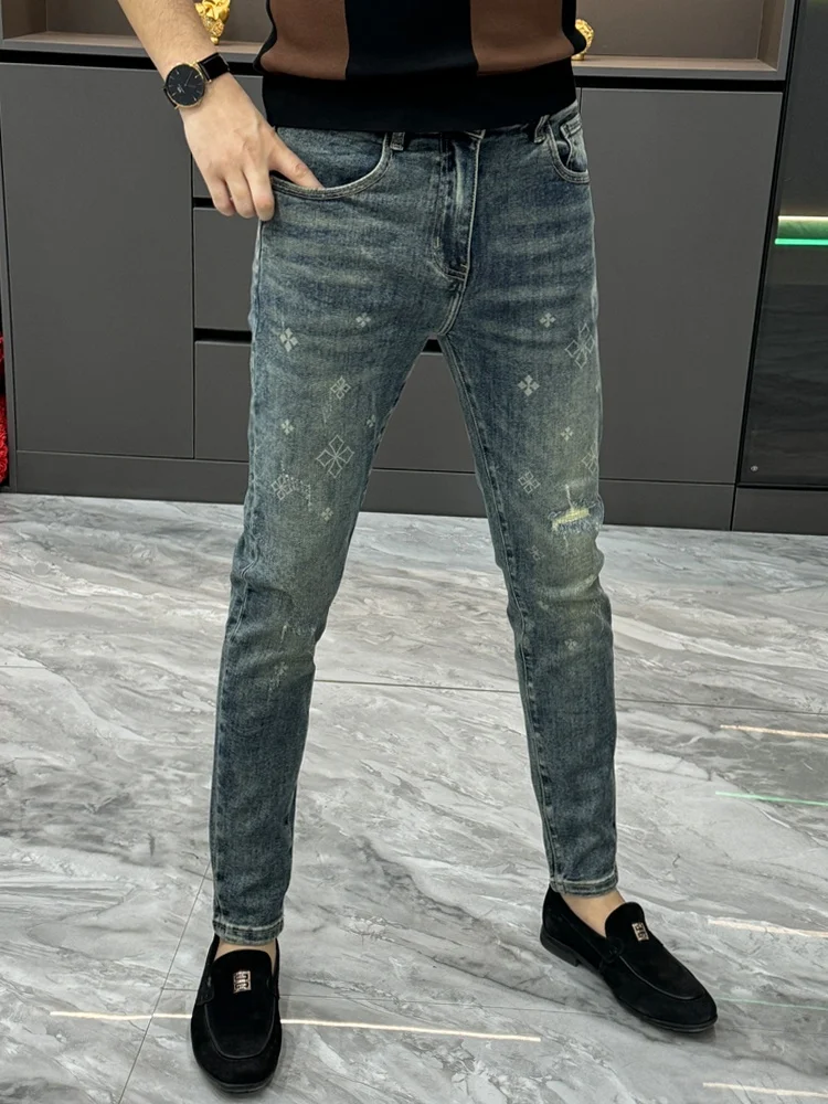 

Модные джинсы с принтом для мужчин, осенне-зимняя новинка, стильные ретро-джинсы слим-фит, европейские товары, повседневные джинсы «девять точек»